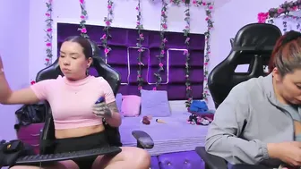 hornyy_mom young free cam show