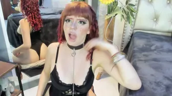 nyssawoodd goth posing on webcam
