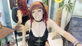 nyssawoodd goth posing on webcam