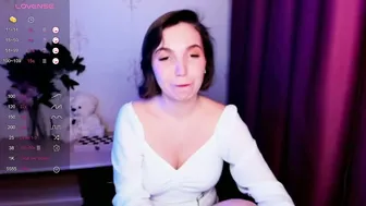 Kindhazelhere_ porn video posing on cam