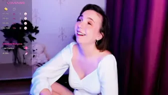 Kindhazelhere_ porn video posing on cam