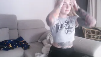 Tattoobbgirl chat sex (11-11-2025)