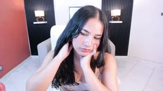 Emilyy_kim amateur cam show - 12-Nov-25