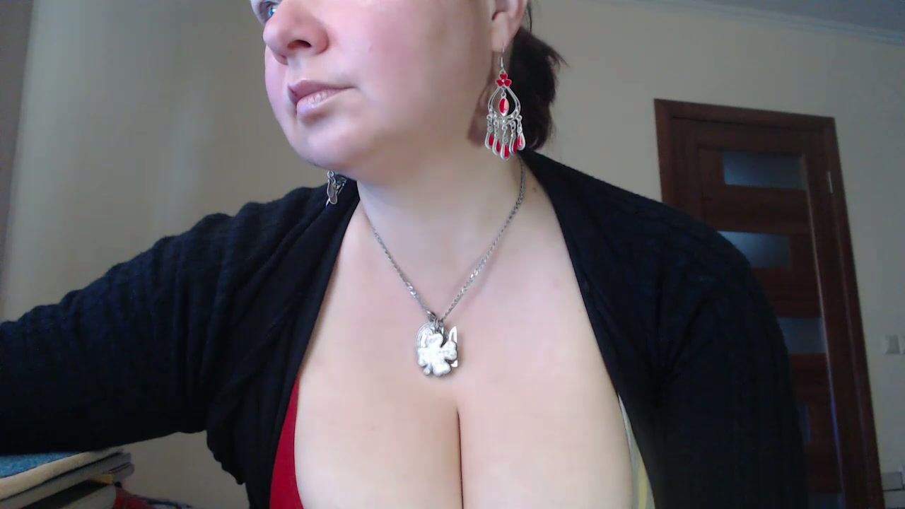 Amorelara squirt on live cam
