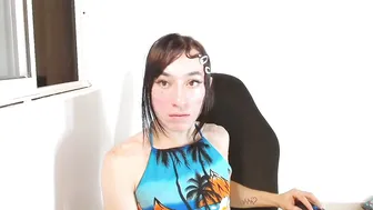 small_hot19 posing on webcam - 13 November 2025