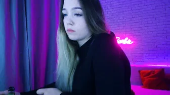 _crazybee_ nude on cam (11/14/2025)