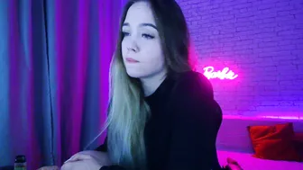 _crazybee_ nude on cam (11/14/2025)