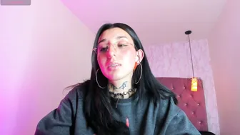 iris_77 chat porn video 11-15-2025
