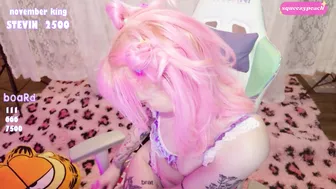 Squeezypeach bigboobs webcam