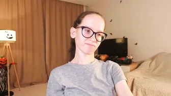 Lynettebails posing on cam (11-15-2025)