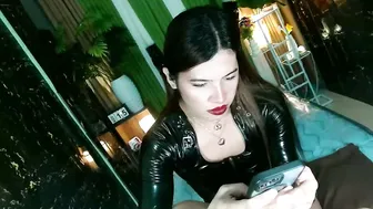 queen_kendalx19 latex - (11/15/2025)