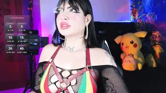 Queenlamia webcam chat - 15 November 2025