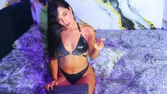 scarleett_collins posing on webcam (11/15/2025)
