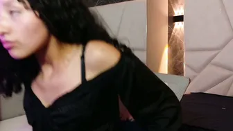 Pettymoon 18 posing on webcam