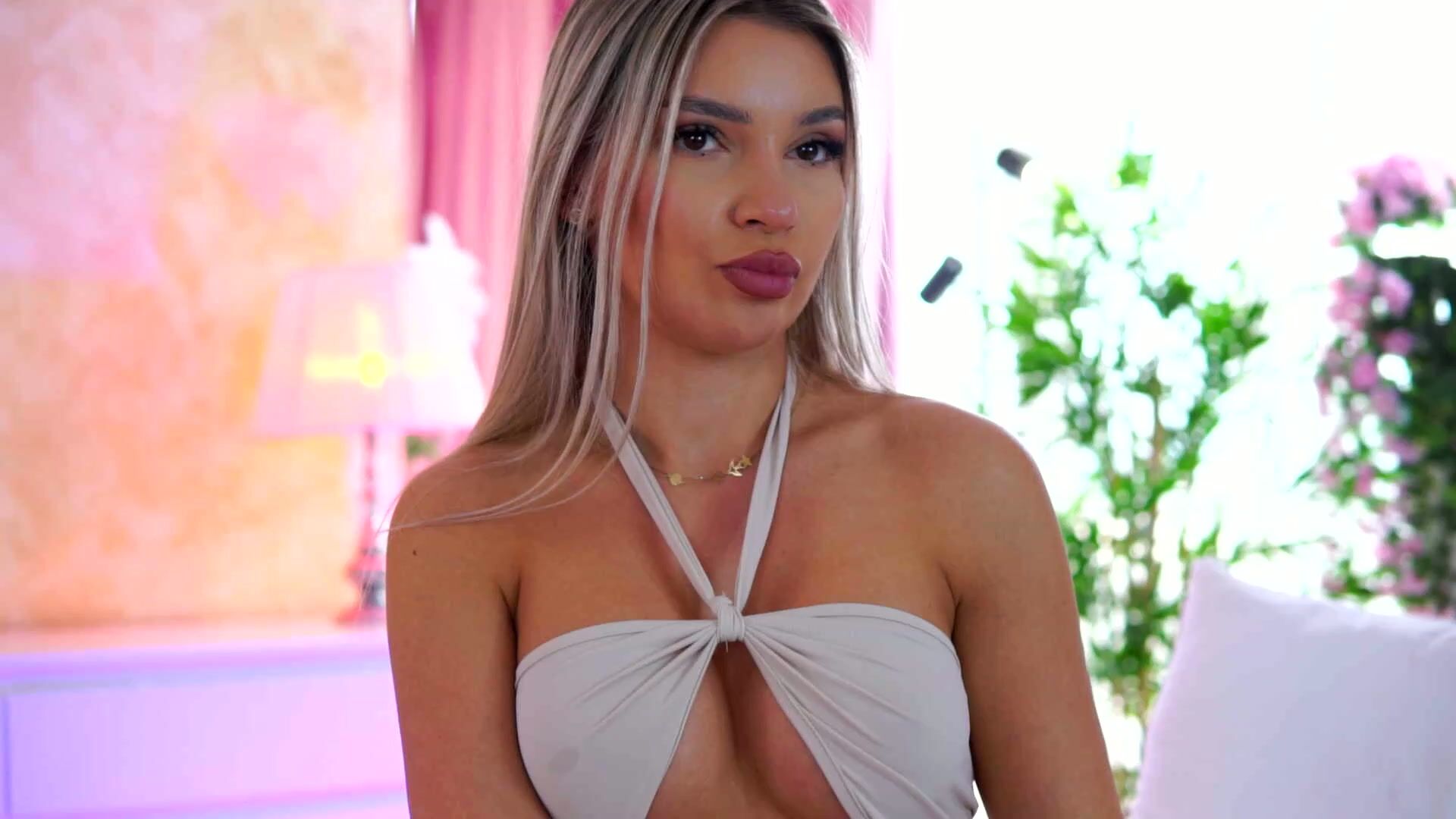 _arielle nude on cam 05/21/2025