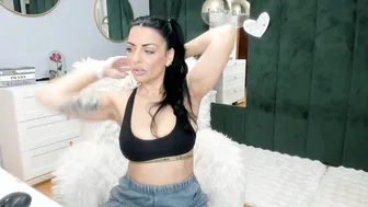 elisabaxter latex 11/16/2025