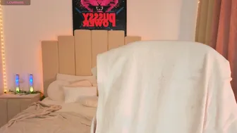 Alexa___hill posing on cam 11/16/2025