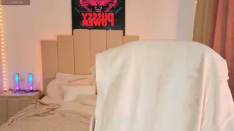 Alexa___hill posing on cam 11/16/2025