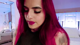 vaaleriee_miller_ posing on cam 16-Nov-2025