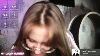 ms_allison posing on webcam 17-Nov-25