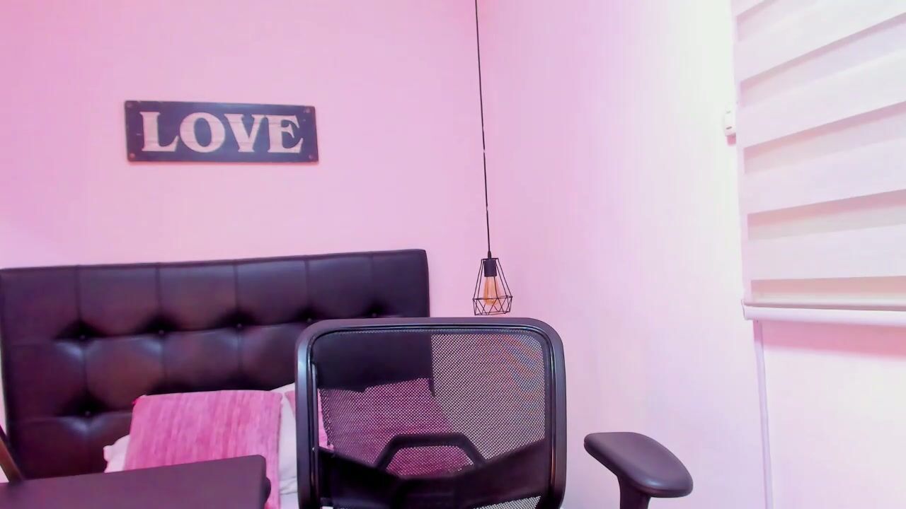 Zairaa_black on live cam 19-Nov-2025