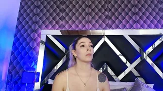 victtoria_lee 11/19/2025