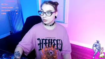 holyweed420 posing on webcam 11-20-2025