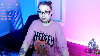 holyweed420 posing on webcam 11-20-2025