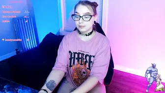 holyweed420 posing on webcam 11-20-2025