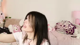 D0xiecat naked (11/21/2025)