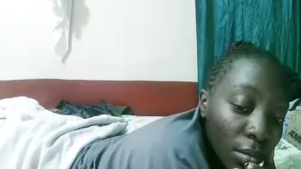 Ellerah petite - 21-Nov-25