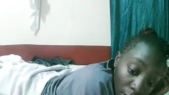 Ellerah petite - 21-Nov-25