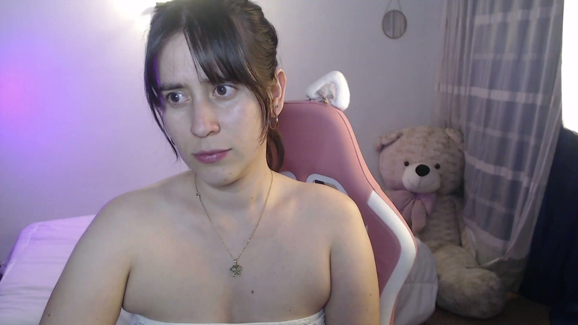 Sarahdressler posing on cam (05-22-2025)