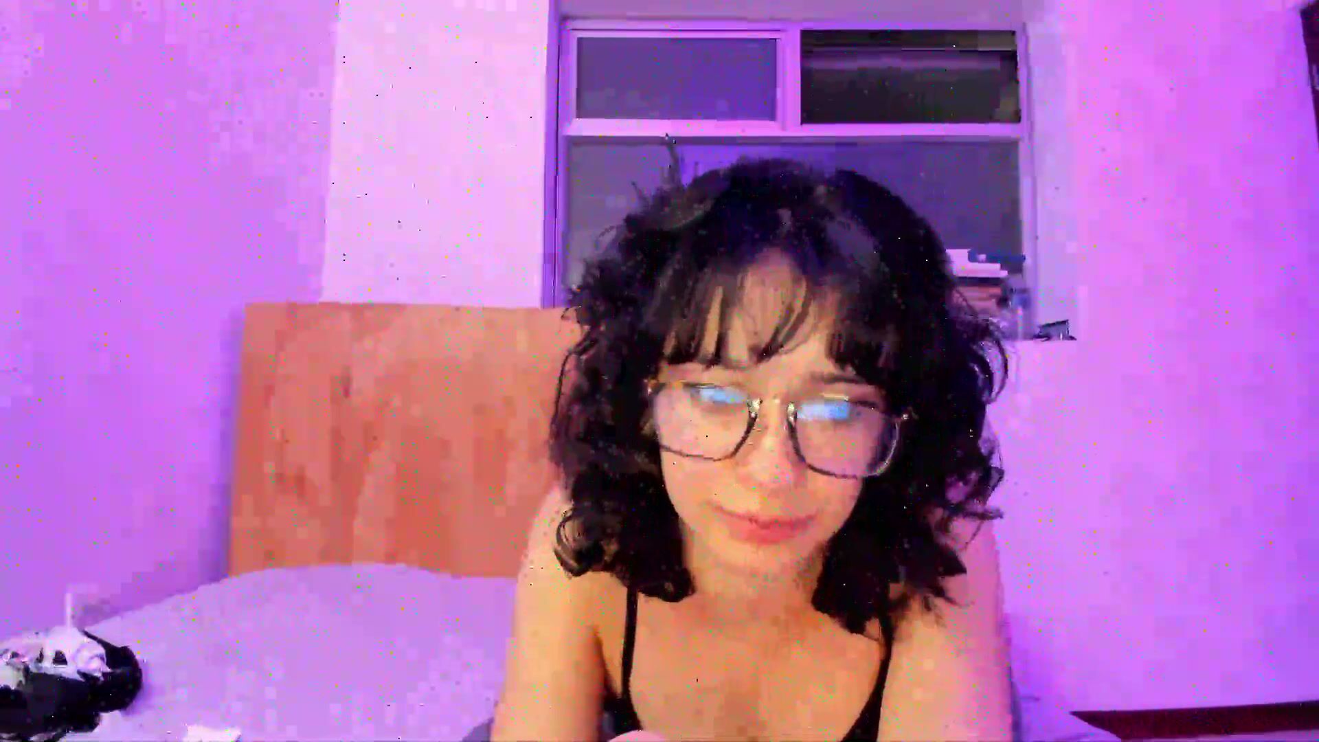 petitee_lunna horny amateur 05/23/2025