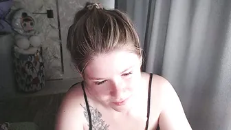 melissa__ray cam 05-23-2025
