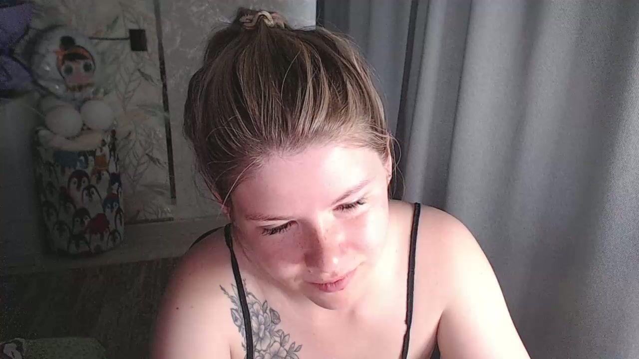 melissa__ray cam 05-23-2025