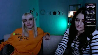 leona_light blonde free cam show