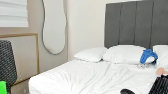 cloe_harry young cam girl