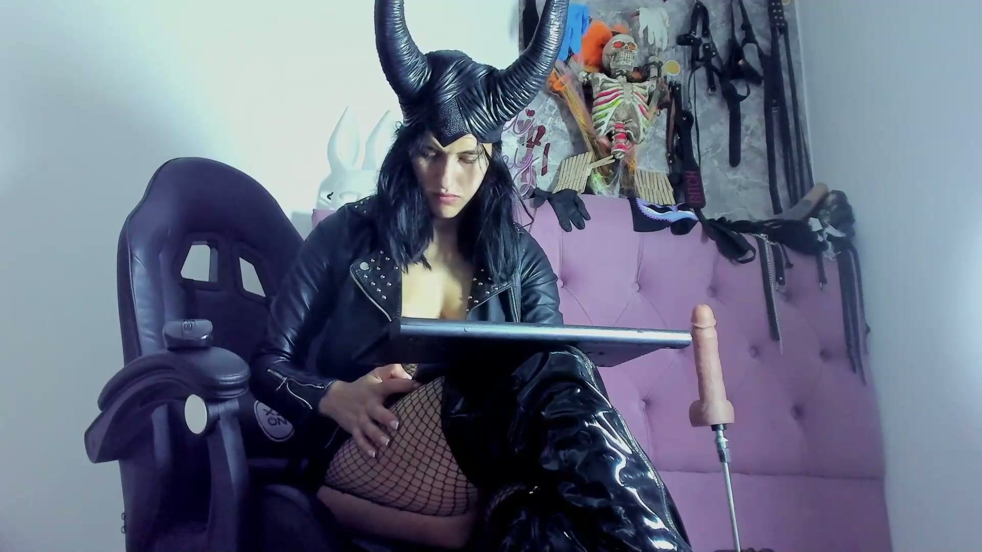 evil_sammy slavegirl - (11-22-2025)