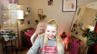 milana__key squirt on cam