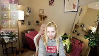 milana__key squirt on cam