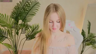 Kianawhite naked 11/23/2025