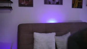sophiiecums posing on cam 11-24-2025
