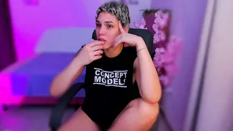 Laura_r23 bigass chat cam porn