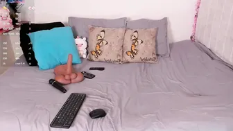 laura1__ (05-24-2025)