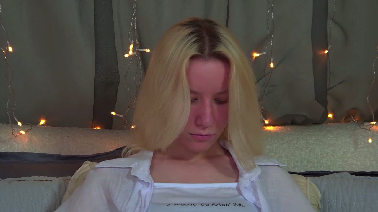annamaisie on webcam 25-Nov-2025