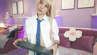 Dahliagraey 11/25/2025 posing on webcam