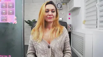 ellamilf posing on webcam - (11-25-2025)