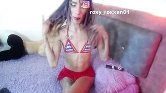 Roxy_roxxan posing on cam (11-25-2025)