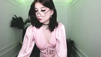 Mellsawertyq (11-25-2025) glasses